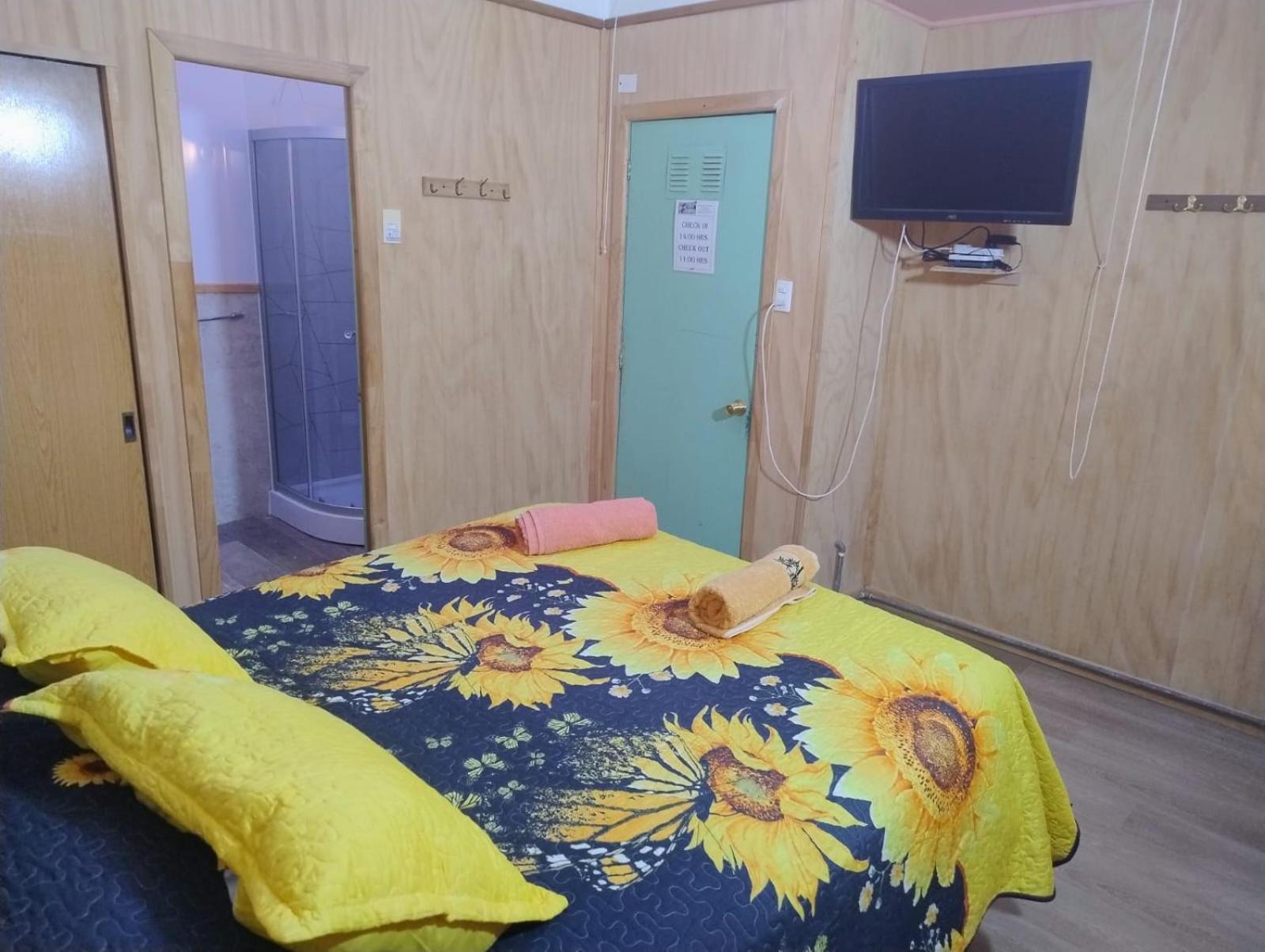 Hostal Y Residencial El Mundial Puerto Natales Extérieur photo